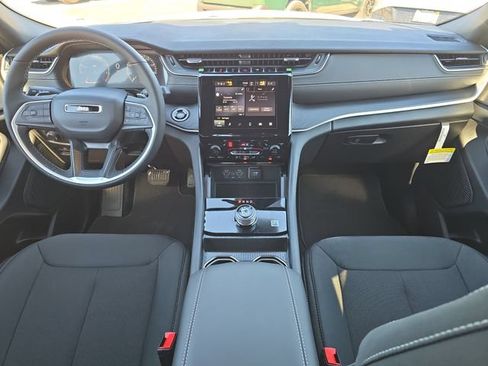 New 2026 Jeep Grand Cherokee L 2WD image 9