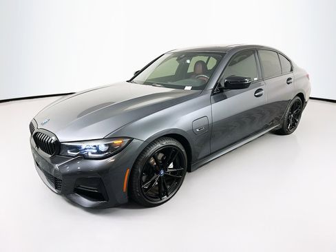 Used 2022 BMW 330e w/ M Sport Package image 3