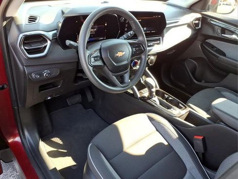 Used 2024 Chevrolet TrailBlazer LT AWD/4WD image 10