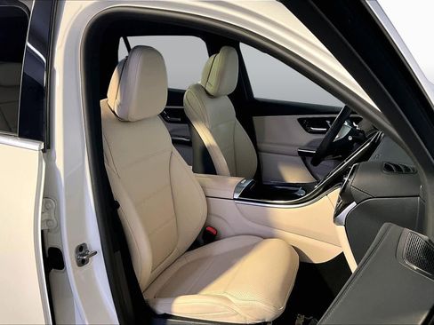 Used 2024 Mercedes-Benz GLC 300 4MATIC image 8