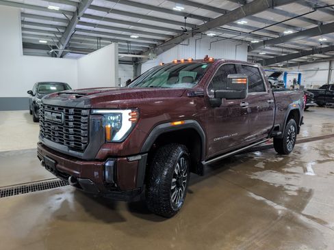Used 2024 GMC Sierra 2500 Denali Ultimate AWD/4WD image 6