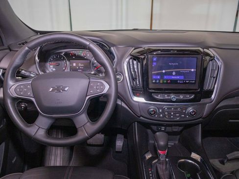 Used 2023 Chevrolet Traverse RS AWD/4WD image 16