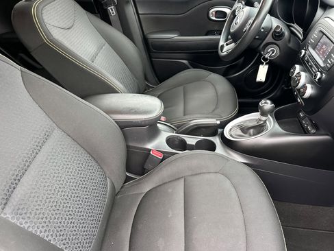 Used 2015 Kia Soul + image 15