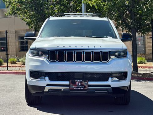 Used 2023 Jeep Wagoneer Series III w/ Preferred Equipment Group AWD/4WD image 9