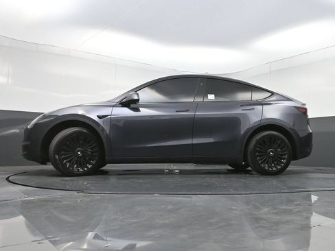 Used 2024 Tesla Model Y Long Range AWD/4WD image 26