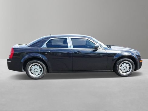 Used 2008 Chrysler 300 LX RWD image 3