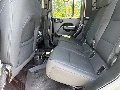 Used 2021 Jeep Gladiator Sport AWD/4WD image 24