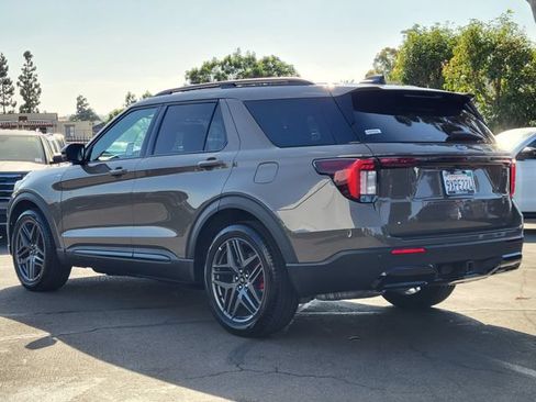 Used 2026 Ford Explorer ST-Line w/ ST-Line Street Pack RWD image 2