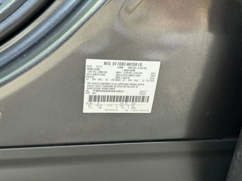 Used 2017 Ford Explorer XLT image 24