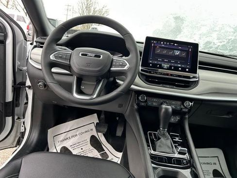 Used 2025 Jeep Compass Limited image 16