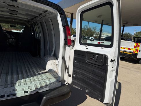 Used 2016 GMC Savana 2500 Extended image 19