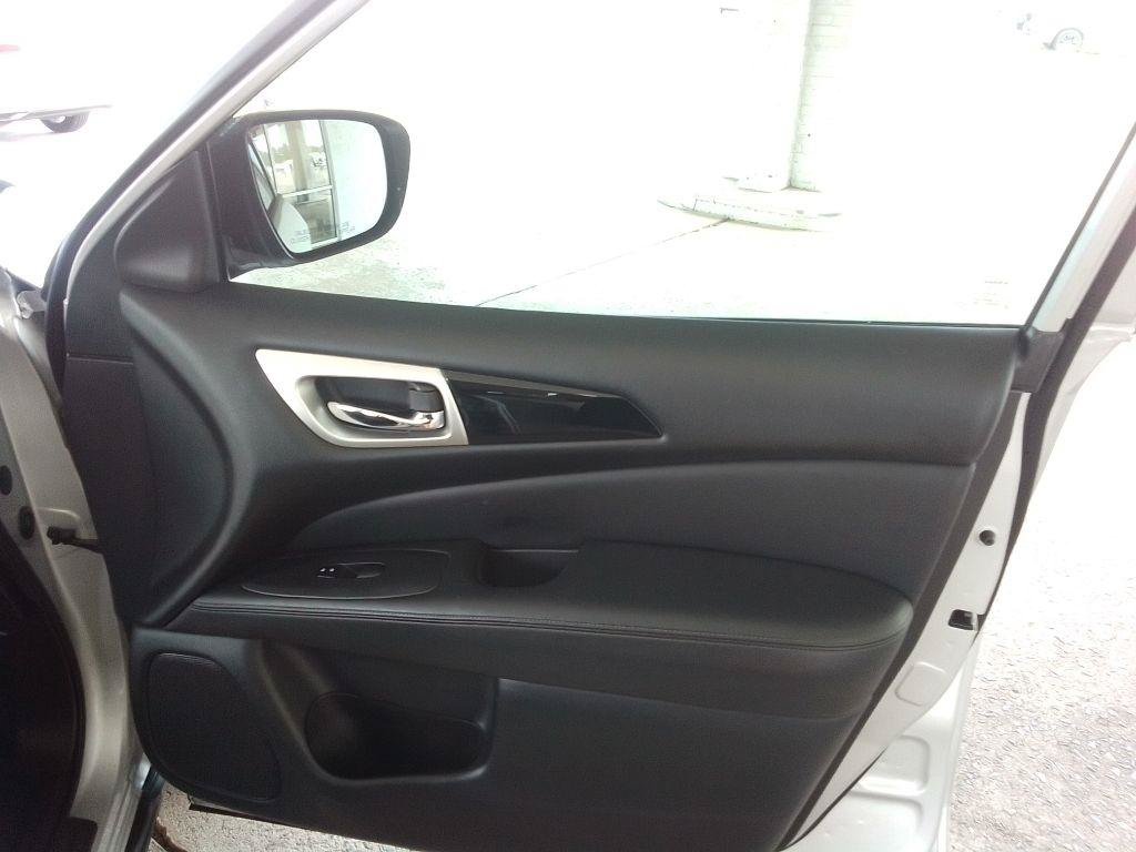 Used 2020 Nissan Pathfinder S FWD image 23