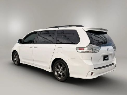 Used 2015 Toyota Sienna SE w/ SE Preferred Package FWD image 10