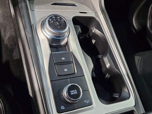Used 2023 Ford Explorer XLT image 32