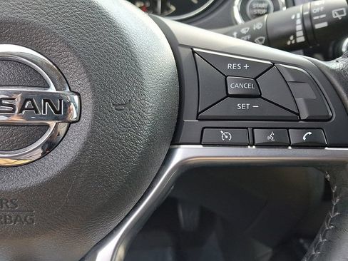 Used 2018 Nissan Rogue SV AWD/4WD image 21