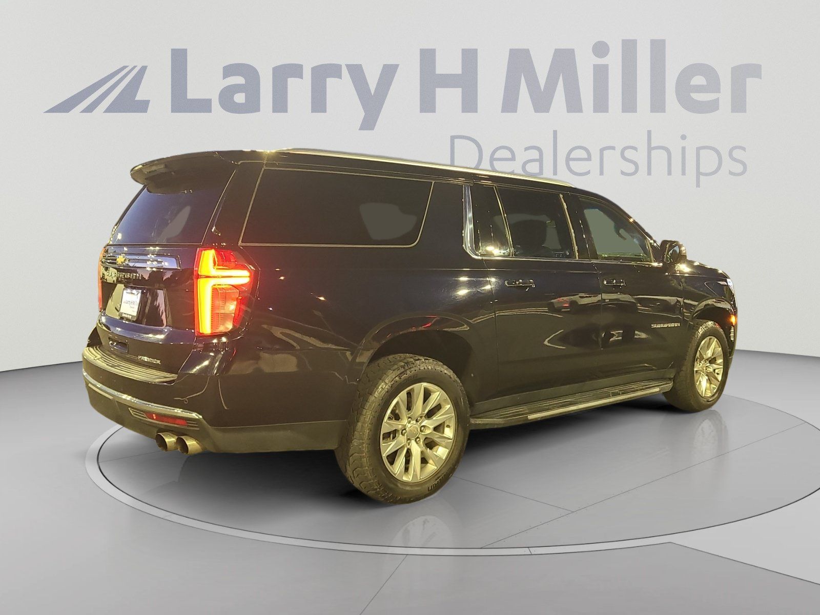 Used 2023 Chevrolet Suburban Premier AWD/4WD image 5