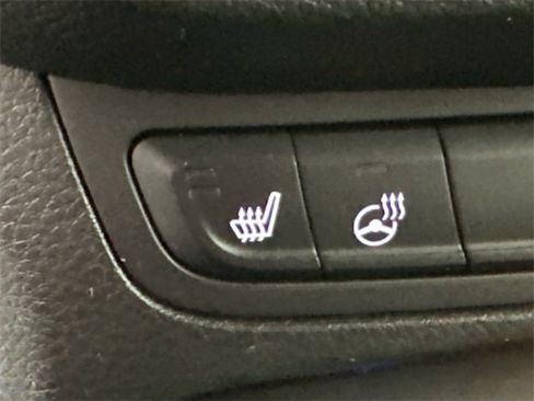 Used 2017 Jeep Renegade Limited image 18