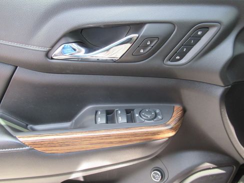 Used 2019 GMC Acadia Denali w/ Technology Package FWD image 22