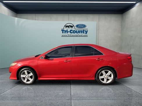 Used 2012 Toyota Camry SE image 3