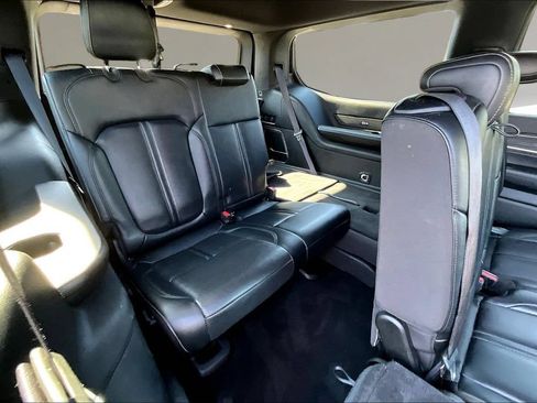 Used 2022 Jeep Wagoneer Series II AWD/4WD image 26