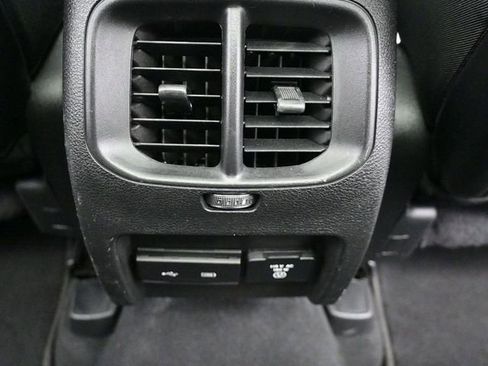 Used 2019 Jeep Cherokee Limited image 20