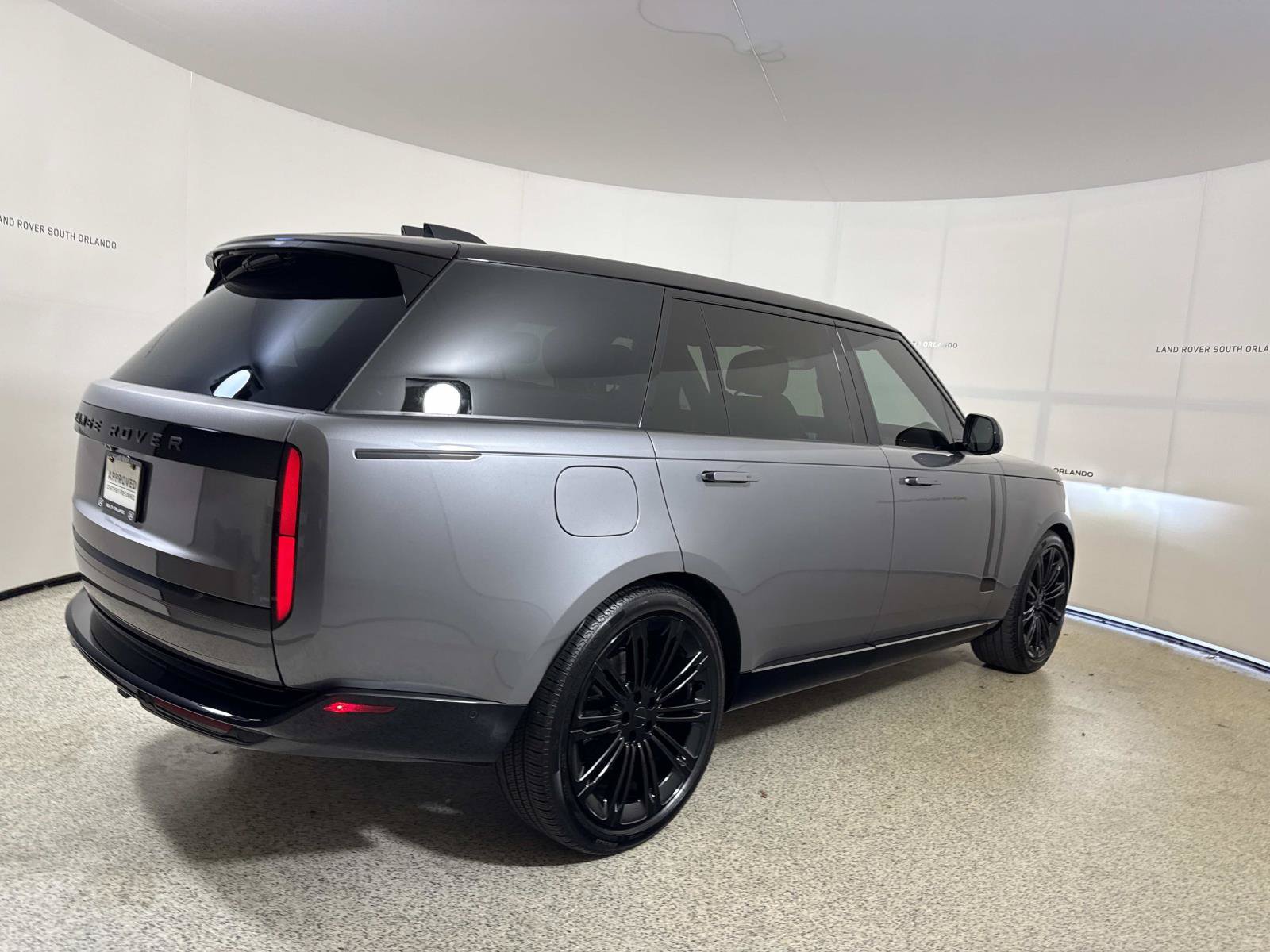 Used 2026 Land Rover Range Rover Long Wheelbase SE AWD/4WD image 5