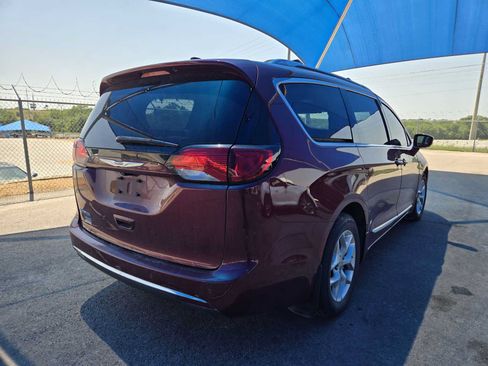 Used 2019 Chrysler Pacifica Touring-L w/ Advanced Safetytec Group FWD image 4