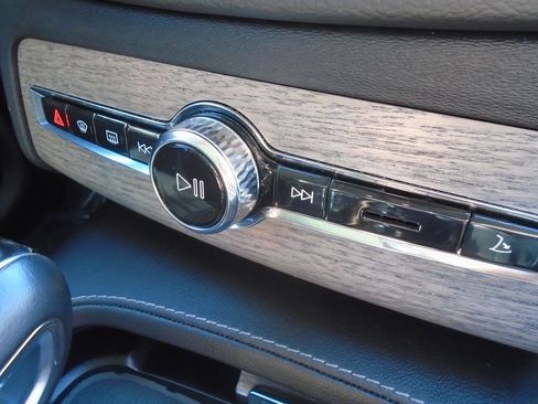 Used 2022 Volvo XC90 T6 Inscription w/ Advanced Package image 25