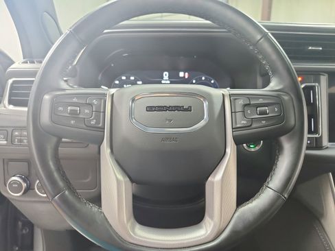 Used 2023 GMC Yukon XL Denali RWD image 25