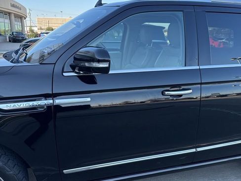 Used 2018 Lincoln Navigator Select w/ Technology Package image 34