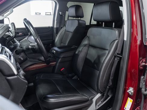 Used 2019 GMC Yukon SLT w/ HD Trailering Package AWD/4WD image 13