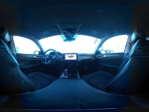 Used 2025 Volkswagen Atlas SE image 43