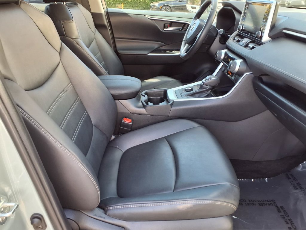 Certified 2021 Toyota RAV4 XLE Premium AWD/4WD image 36