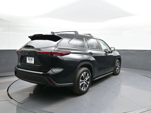 Used 2026 Toyota Highlander XLE image 6