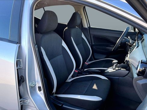 Used 2021 Nissan Versa SV image 7