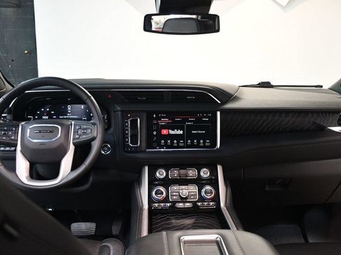 Used 2024 GMC Yukon XL Denali AWD/4WD image 5