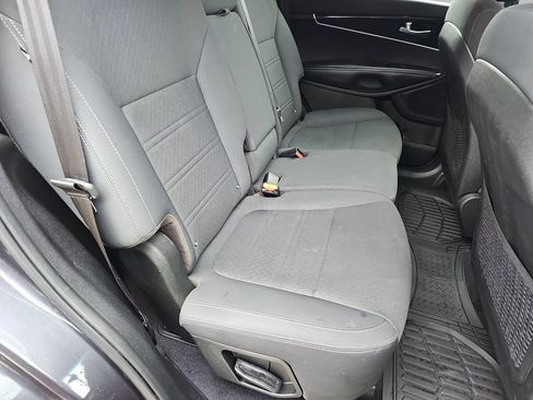 Used 2018 Kia Sorento AWD image 19