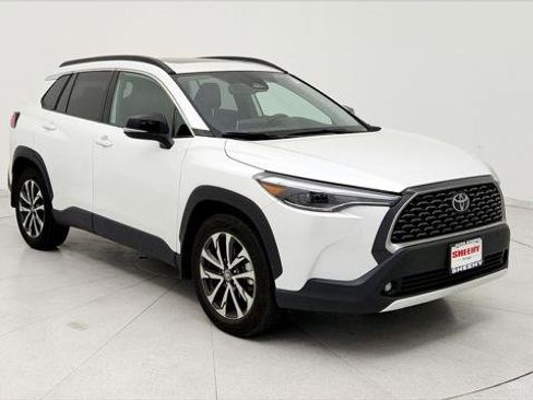 Certified 2025 Toyota Corolla Cross XLE image 1