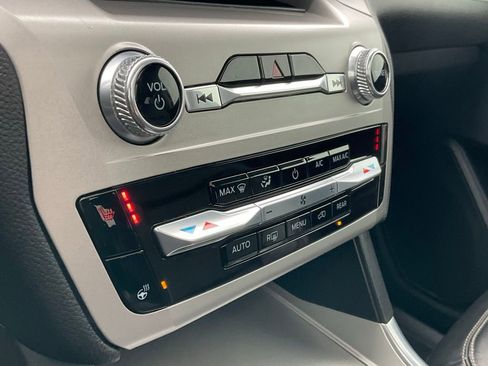 Used 2022 Ford Explorer XLT w/ Equipment Group 202A image 12