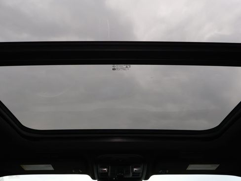 Used 2021 Cadillac Escalade Premium Luxury w/ LPO, Illumination Package image 12