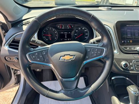 Used 2019 Chevrolet Malibu LT w/ Leather Package FWD image 13