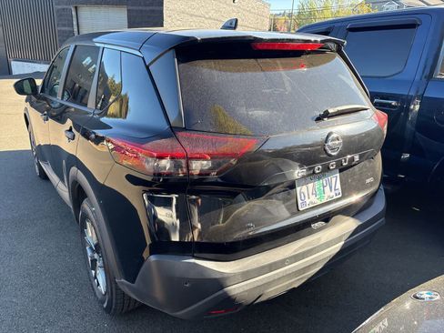 Used 2021 Nissan Rogue S image 4