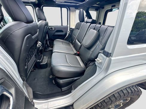 Used 2023 Jeep Wrangler Unlimited Rubicon 4xe w/ Cold Weather Group AWD/4WD image 27