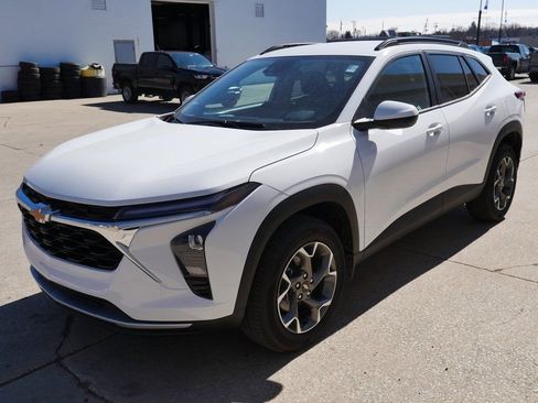 New 2026 Chevrolet Trax LT w/ Driver Confidence Package image 4