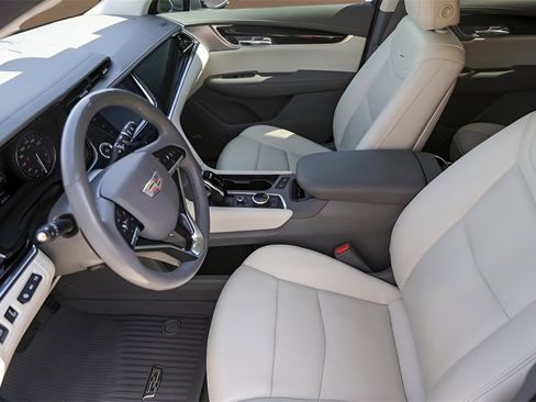 Used 2022 Cadillac XT6 Premium Luxury w/ Technology Package image 9