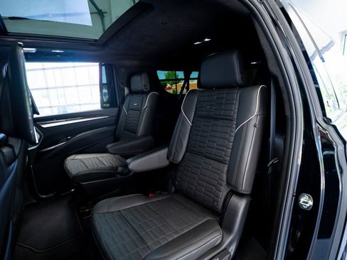 Used 2026 Cadillac Escalade ESV Platinum Sport w/ LPO, ONYX Package image 46