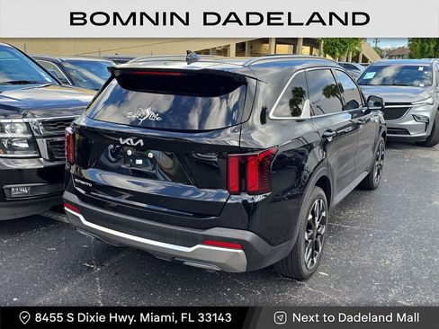 Used 2024 Kia Sorento EX w/ Panoramic Sunroof Package image 4