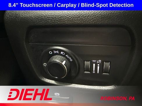 Used 2023 Jeep Grand Cherokee Laredo AWD/4WD image 22