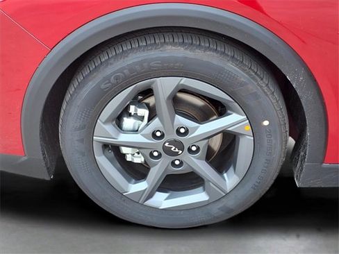 New 2025 Kia K4 LXS image 17