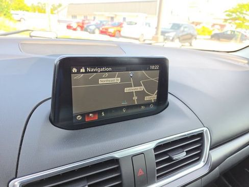 Used 2018 MAZDA MAZDA3 Grand Touring w/ Premium Equipment Package FWD image 8